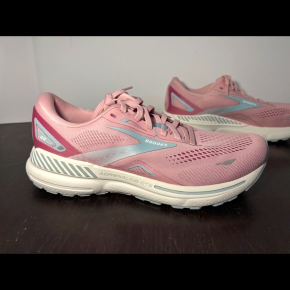 NWOB Brooks Adrenaline GTS 23 Running Shoes Sneakers Zephyr/Blue/Coconut Womens